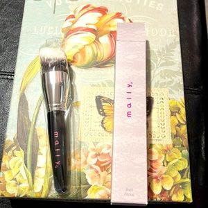 Mally Foundation Brush